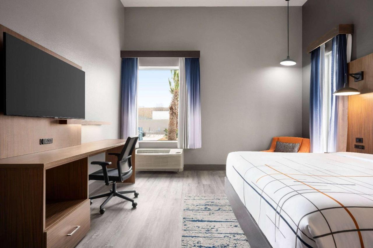 La Quinta Inn & Suites By Wyndham 델리오 외부 사진