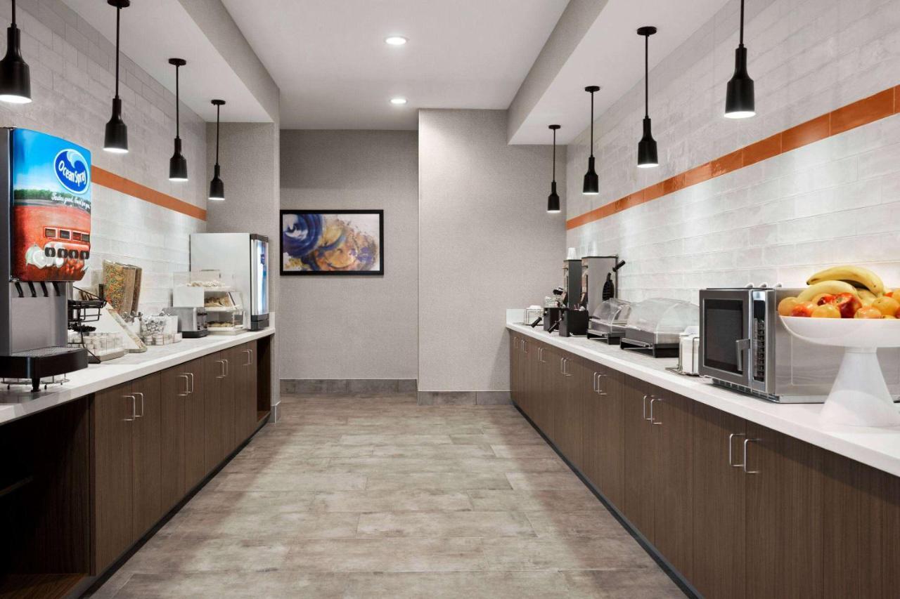 La Quinta Inn & Suites By Wyndham 델리오 외부 사진
