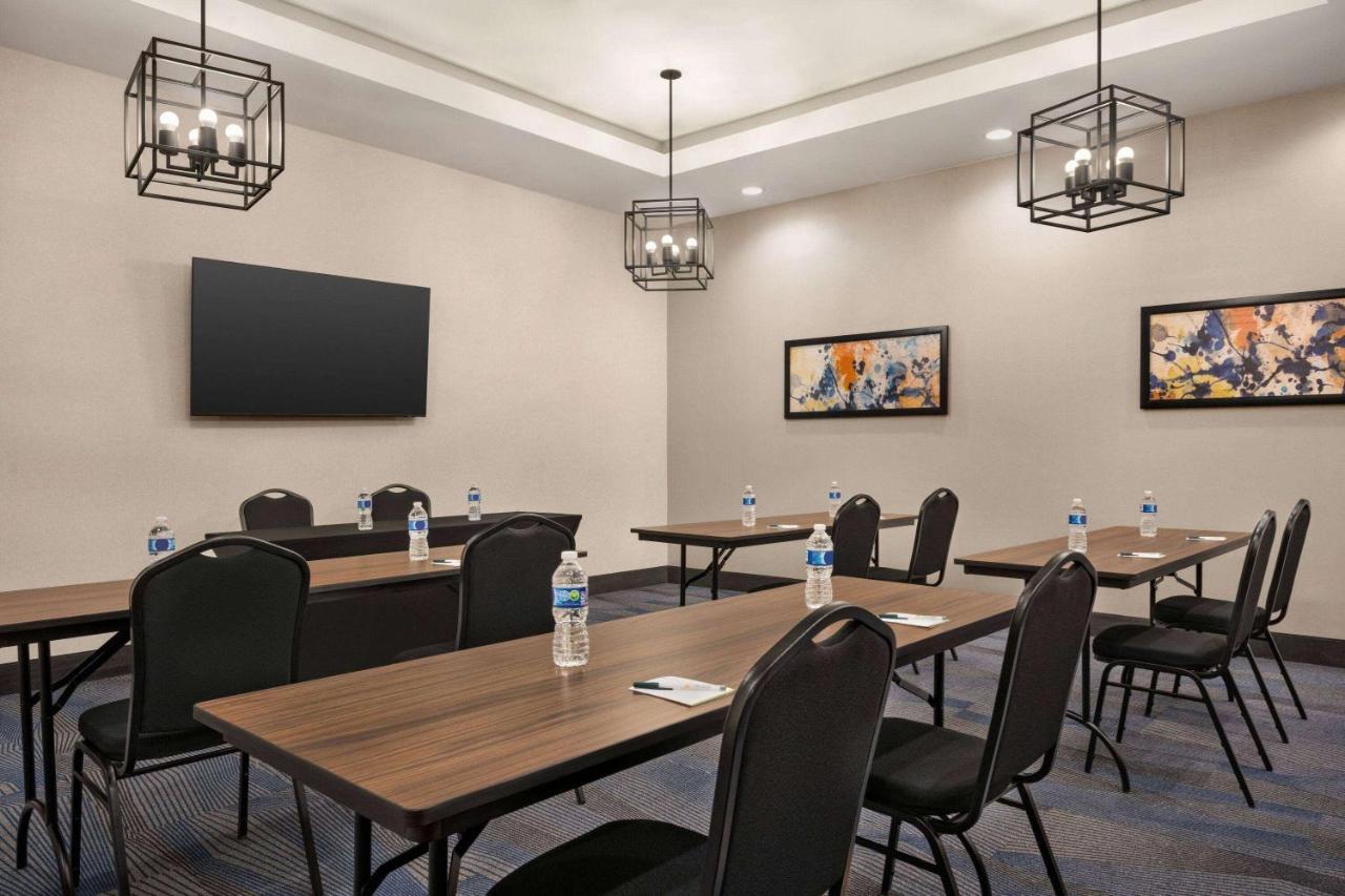 La Quinta Inn & Suites By Wyndham 델리오 외부 사진