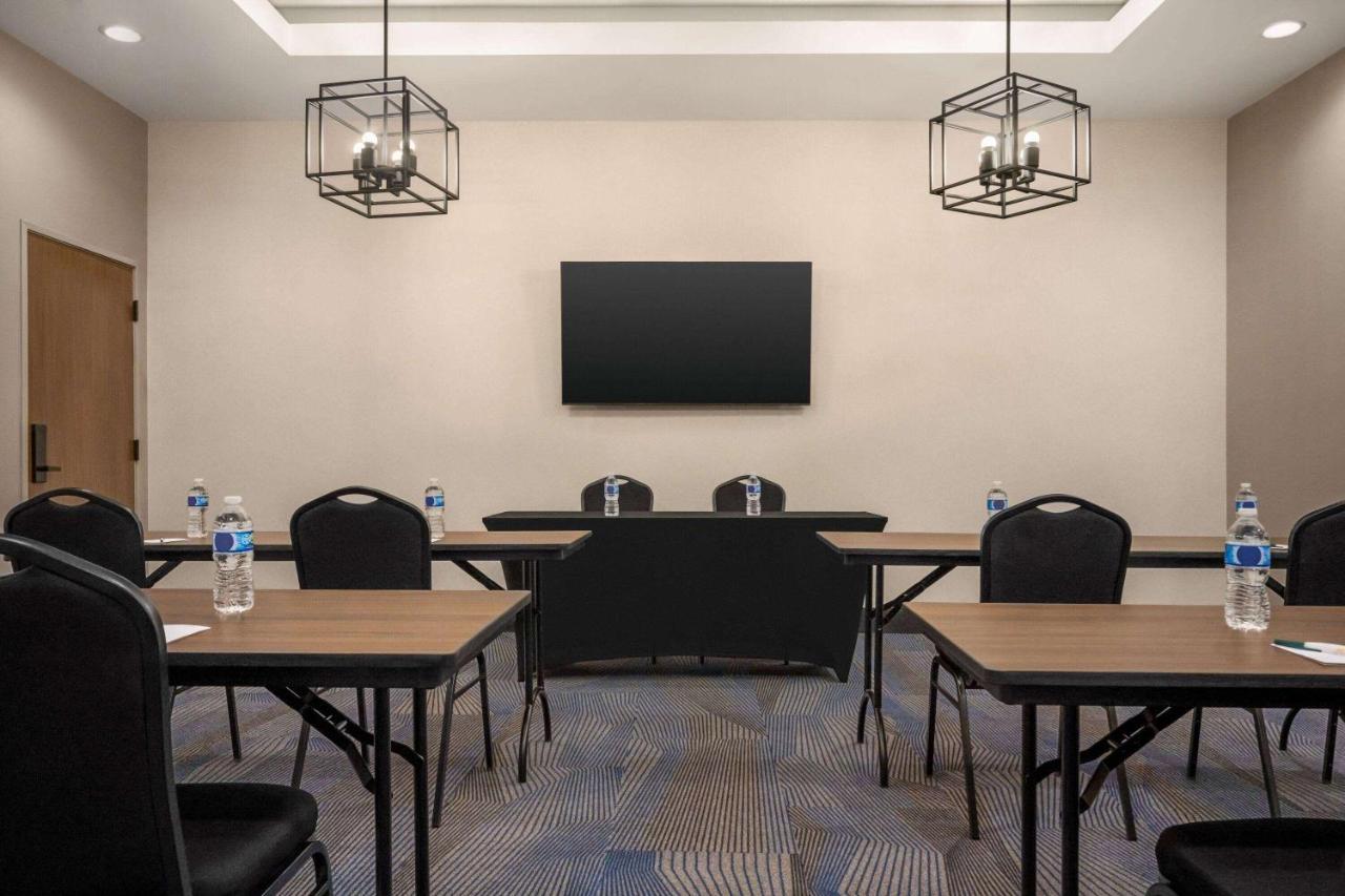 La Quinta Inn & Suites By Wyndham 델리오 외부 사진